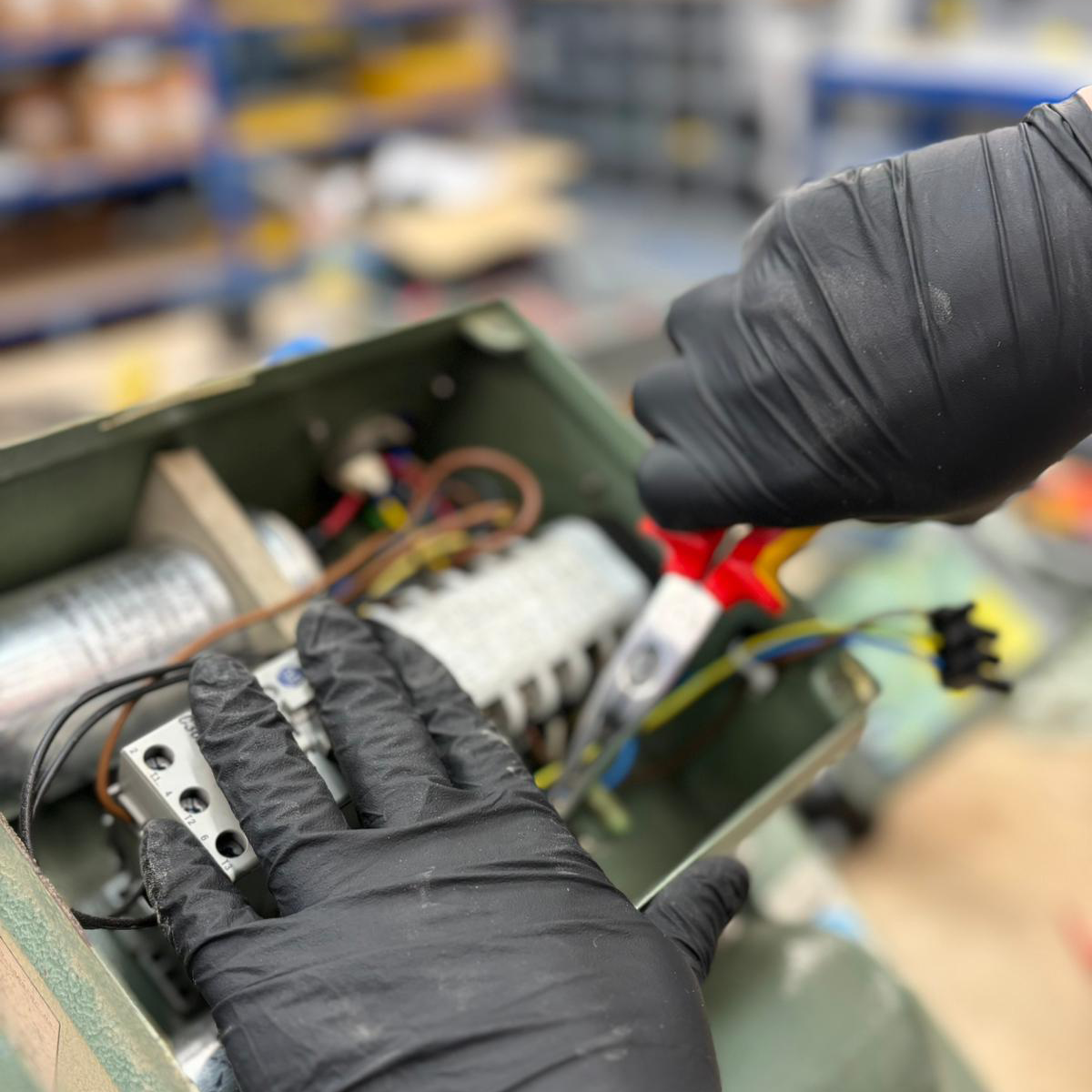 Aurelia Bold Black Nitrile Gloves